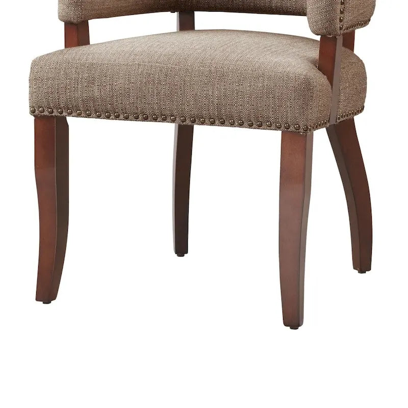 Chaise de salle à manger marron avec accoudoirs, un siège